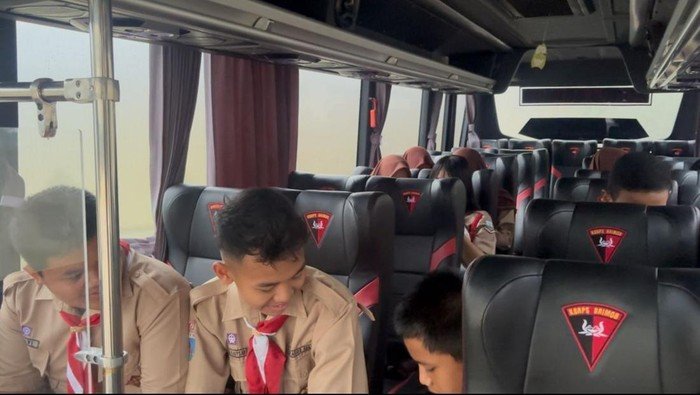 [Bus Sekolah Gratis Brimob Polda Metro Jadi Kebanggaan Warga Tangsel]