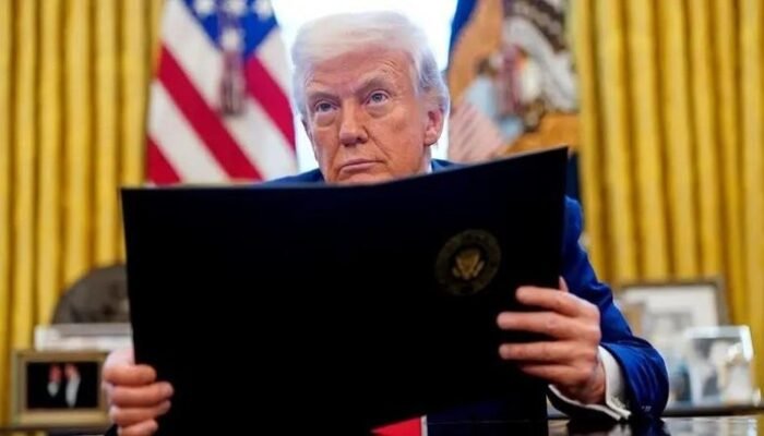 “Demokrat Rilis Email Epstein, Namanya Disebut, Trump Berang: Baca Selengkapnya!”