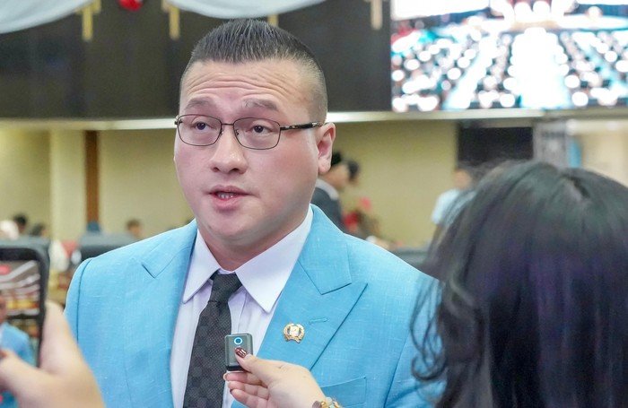 Anggota DPRD DKI Kenneth: Taman di Jakarta Harus Bebas Dari Prostitusi! - Update 1