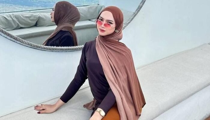 MUA Dea Lipa Akui Identitas Pria, Klaim Akan Berhenti Pakai Hijab