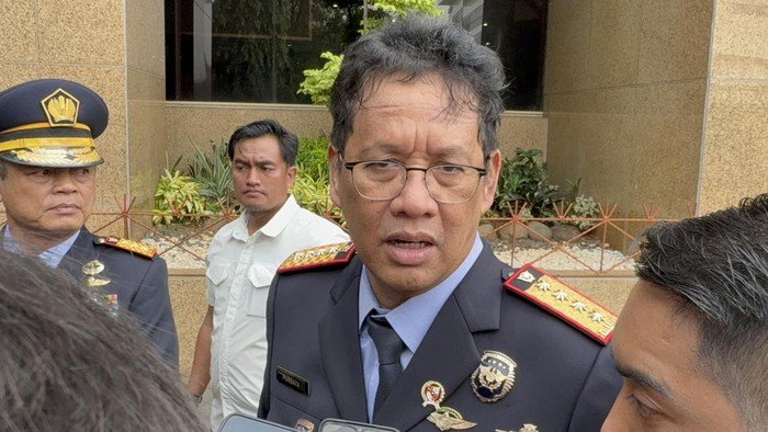 Biaya Pemusnahan Mahal, Pakaian Impor Bekas Sitaan Mau Didaur Ulang: Solusi atau Masalah Baru?