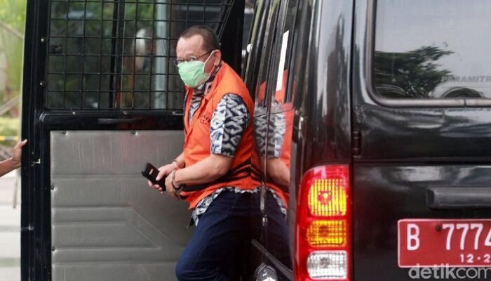 **”Eks Sekretaris MA Nurhadi Didakwa Gratifikasi Lagi, Kini Terima Rp 137 M”**