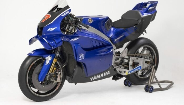 M1 V4, Rins Beri Peringatan kepada Pebalap Yamaha!