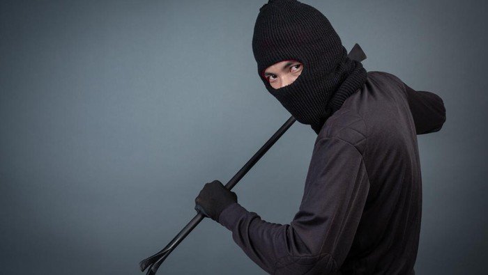 **Maling Bumper Mobil di Depok, Pelaku Tetangga Korban Diamuk Massa**