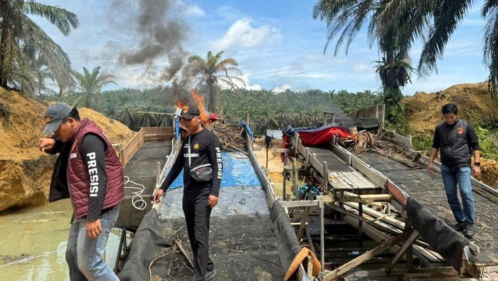 Polres Kuansing Hancurkan 13 Rakit PETI, Tindak Tegas Tambang Emas Ilegal yang Merusak Lingkungan