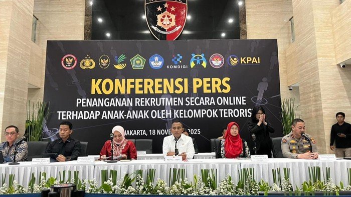 Densus 88 Tangkap Residivis yang Rekrut Anak untuk ISIS