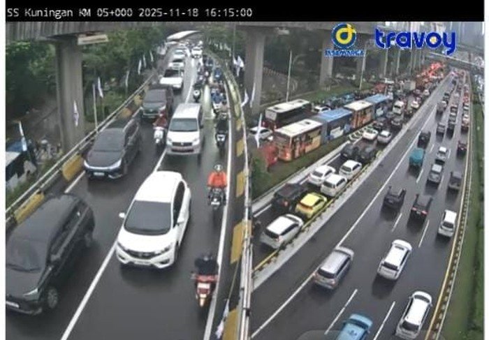Hujan Lebat Jakarta Hingga Sore Ini, Macet Mendera Beberapa Ruas Tol