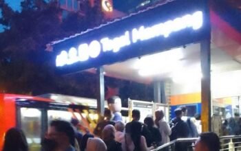Antrean Penumpang TransJ di Halte Tegal Mampang Mengular Panjang Sore Ini, Menjadi Sorotan Publik