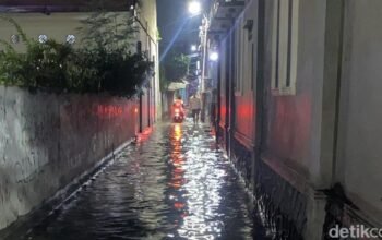 Banjir Masih Genangi Kebon Pala Jaktim Malam Ini: Warga Terpaksa Relaikan Kehidupan