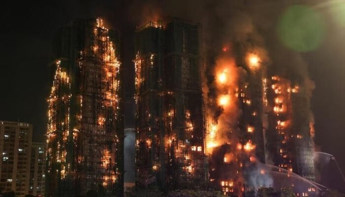 **Dunia Hari Ini: 6 Orang Ditangkap atas Kebakaran Maut Apartemen Hong Kong**