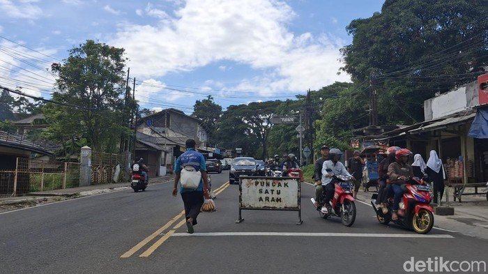 Jalur Puncak Bogor Dijadikan One Way Siang Ini, Antisipasi Arus Balik Wisatawan