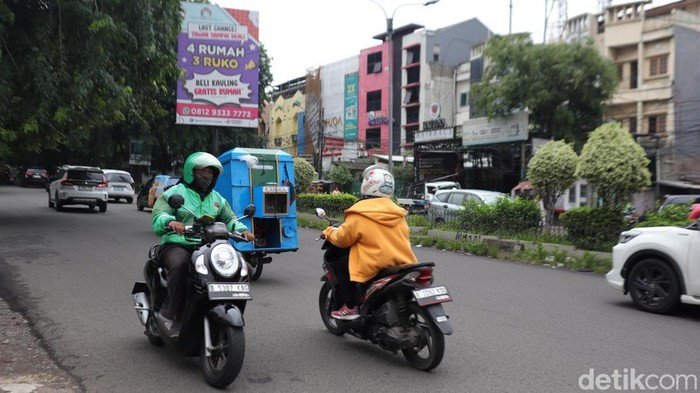 **Lawan Arah di Indonesia: Kenapa Pengendara Bisa Dikasih 'Karpet Merah'?**