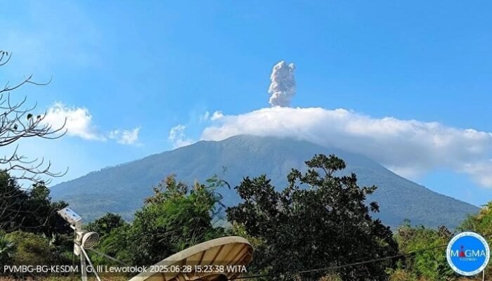Gunung Ile Lewotolok di NTT Meletus 341 Kali, Warga Diminta Waspada, Bencana Bergerak?