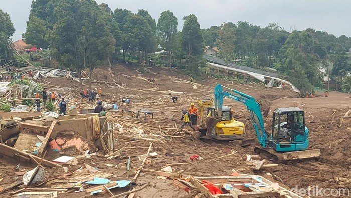 Tragedi Longsor Cisarua: 53 Jiwa Tewas, 27 Masih Terkurung dalam Bantal Tanah