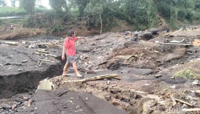 Ribuan Warga Terjebak dalam Banjir Bandang di Lereng Gunung Slamet, Mereka Butuh Bantuan Darurat!