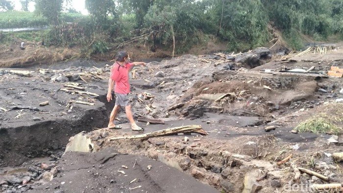 Ribuan Warga Terjebak dalam Banjir Bandang di Lereng Gunung Slamet, Mereka Butuh Bantuan Darurat!