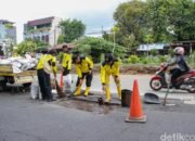 “Jalanan Rusak? Laporkan Sekarang atau Tunggu Bencana Berikutnya!”