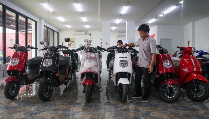 “Harga Motor Listrik Nggak Turun, Tak Ada Subsidi Lagi: Apakah Masa Depan Transportasi Menyusut?”