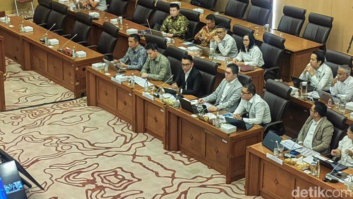 **Revolutionary Battery Plant in Karawang Set to Boost Green Economy with Rp 7 T Investment**