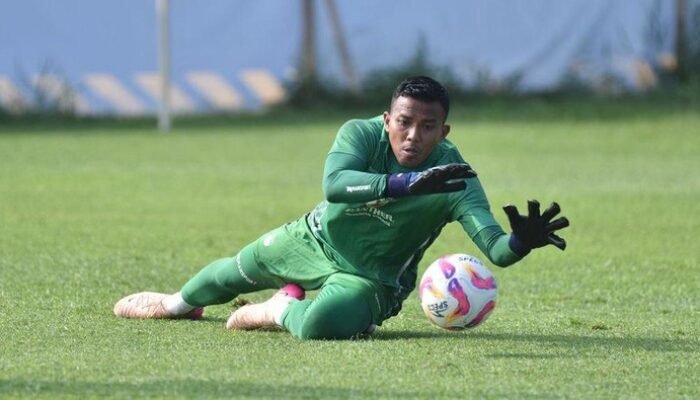 Teja Paku Alam: Tembok Kokoh Persib di Bawah Mistar, Catat 11 Kali Nirbobol! #Persib #TejaPakuAlam #TembokKokoh #PersibIdola