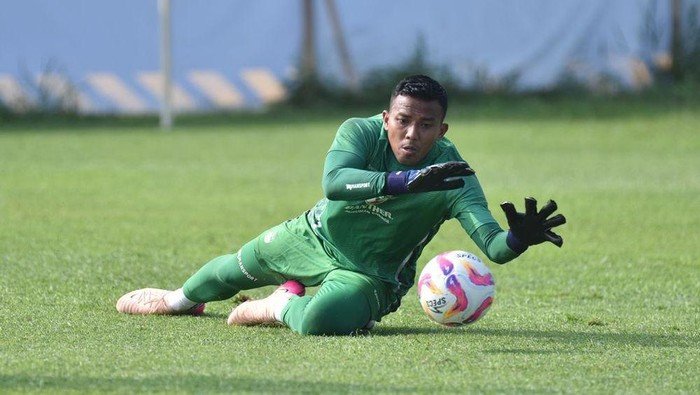 Teja Paku Alam: Tembok Kokoh Persib di Bawah Mistar, Catat 11 Kali Nirbobol! #Persib #TejaPakuAlam #TembokKokoh #PersibIdola