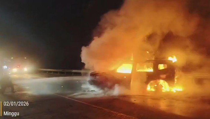 **Jetour T2 dan BMW Terlibat Kecelakaan di Tol Jagorawi: Jetour Buka Suara Soal Insiden Mobil Terbakar**