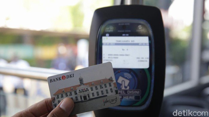 Wanita Viral Tukar Kartu di TransJ Jaktim Ditangkap Polisi, Dinsos Menangani Kasus