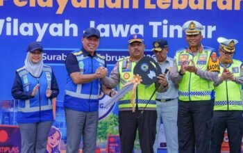 **Perkuat Kolaborasi, Kakorlantas Terima 15 Unit Kendaraan PJR untuk Ditlantas Polda Jatim**