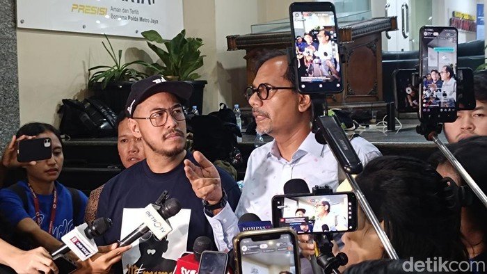 8 Jam Diperiksa, Pandji Dikukuhkan 63 Pertanyaan Soal 'Mens Rea'