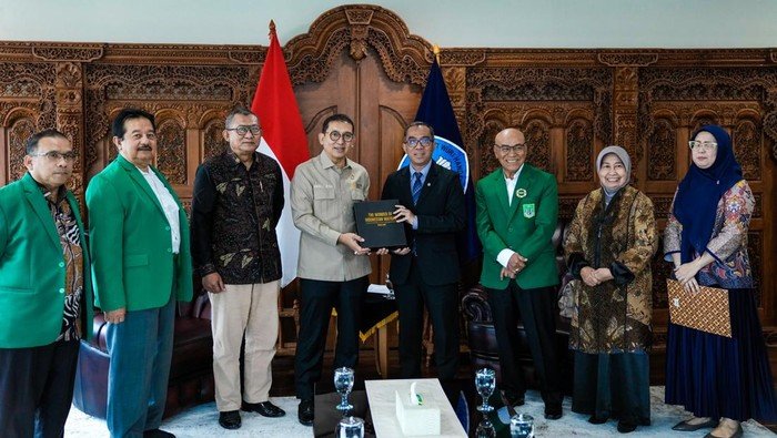 Fadli Zon Bahas Penguatan Sejarah dengan Mendiktisaintek dan UNAS - Update 1