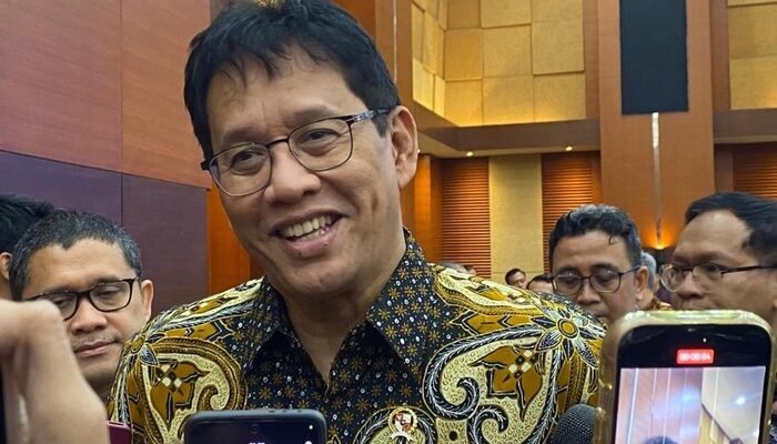 **Purbaya Santai Tanggapi Moody’s Turunkan Rating Kredit RI Jadi Negatif, Fokus Pada Pertumbuhan Ekonomi yang Membaik**