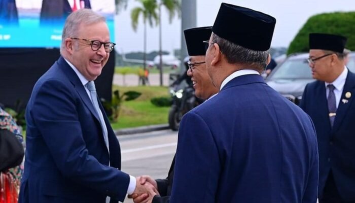 [Menlu Sugiono dan Bos Danantara Sambut Kehidupan Baru PM Albanese di Lanud Halim]