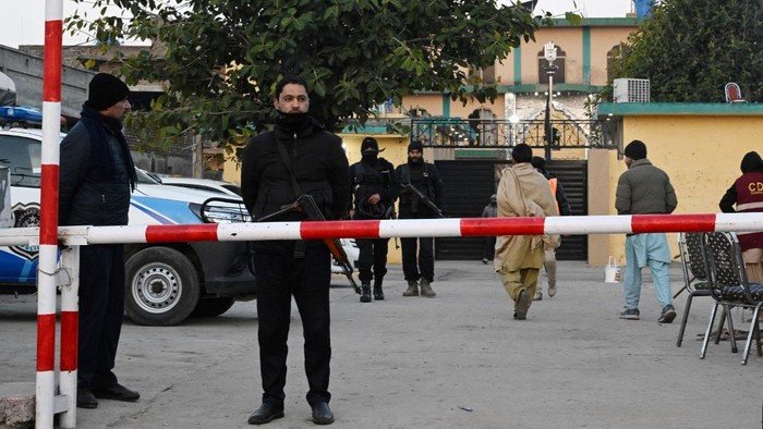 Ledakan Bom di Balik Salat Jumat Mencekam di Pakistan: Tragedi yang Mengguncangkan Dunia Islam