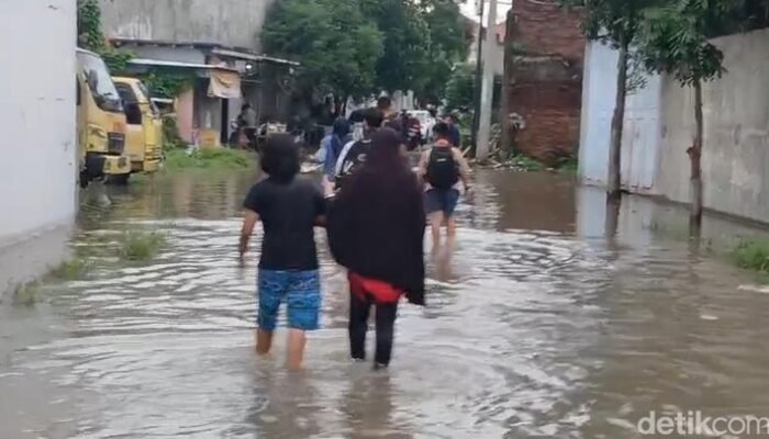 Banjir Menerjang 4 Desa di Cirebon, 770 KK Terancam Kebakaran Api