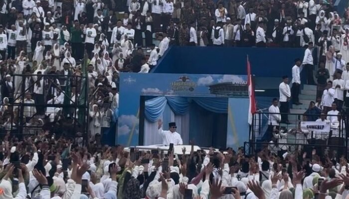 Prabowo Subianto Resmi Hadiri Peringatan 1 Abad NU di Malang, Ribuan Jemaah Antusias Sambut