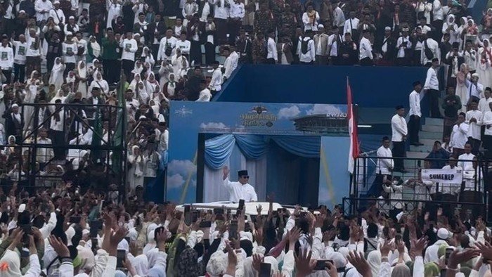 Prabowo Subianto Resmi Hadiri Peringatan 1 Abad NU di Malang, Ribuan Jemaah Antusias Sambut