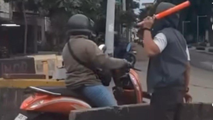 [Pramono Berjanji Tuntaskan Pungli Road Barrier di Kota Tua: Tegakkan Keadilan]