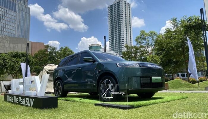 **Jaecoo J5 Goes Viral: Pesanan Tembus 12 Ribu Unit, Waktu Inden Terbaik di Kelasnya**