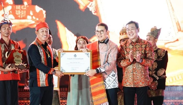 “Sambangi Huta Art Space, Menbud Puji Pelestarian Budaya Batak yang Menakjubkan”