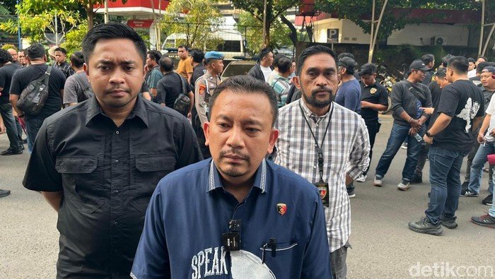 Misteri Pria Viral di Tambora Terkuak, Bukan Mayat Melainkan Gendong Biawak!