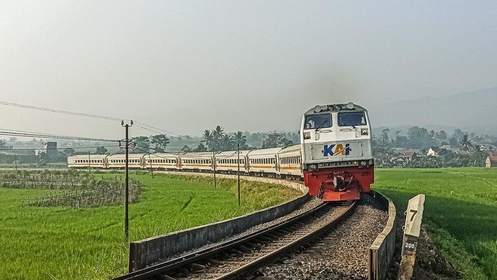 KAI Siapkan Tiket Kereta Tambahan buat Mudik Lebaran, Solusi Transportasi yang Lebih Fleksibel