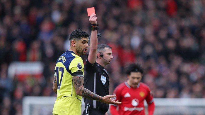 Maaf dari Romero, Kapten Spurs Tetap Bertahan!