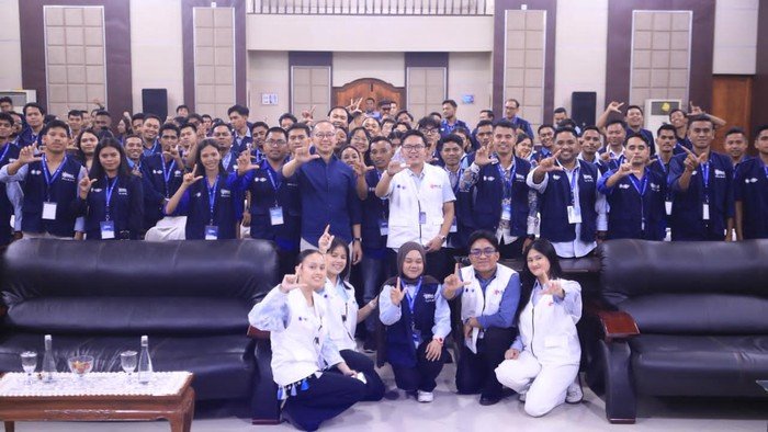 Eddy Soeparno Ajak Anak Muda Salurkan Kepedulian Lewat Politik - Update 1