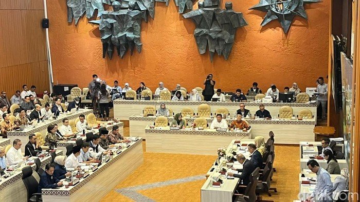 **Mensos Ungkap 54 Juta Warga Miskin Belum Terima BPJS PBI JK: Masalah Salah Sasaran di tengah Krisis Kesehatan**