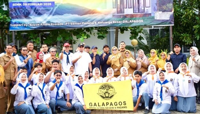 “Andre Rosiade Gagas Sekretariat Galapagos SMAN 1 Padang, Transformasi Pendidikan Berbasis Teknologi”