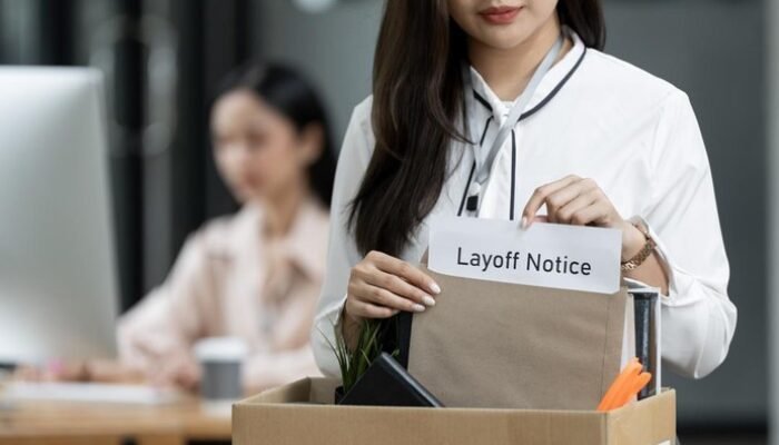 **PHK Memukul, Siapakah yang Bisa Klaim Jaminan Kehilangan Pekerjaan?**