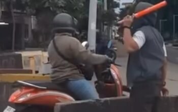 Satpol PP Tangkap Pelaku Pungli di Kota Tua, Tutup Road Barrier untuk Mencegah Pungli