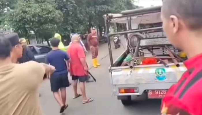 **Wali Kota Bekasi Diungkit PKL Bergolok, Video Viral Ini Jadi Perbincangan!**