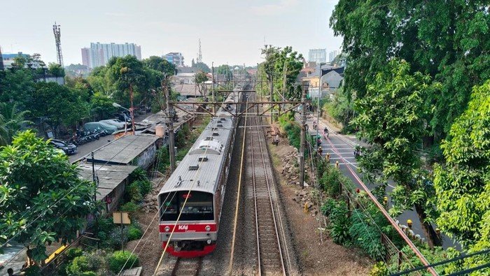 KRL Jakarta-Bogor Gangguan, Ribuan Pekerja Terhambat Jam Pulang!