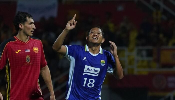 “Adam Alis Bersiap Jelajahi tantangan ACL 2, Targetkan Kemenangan di Ratchaburi untuk Persib”